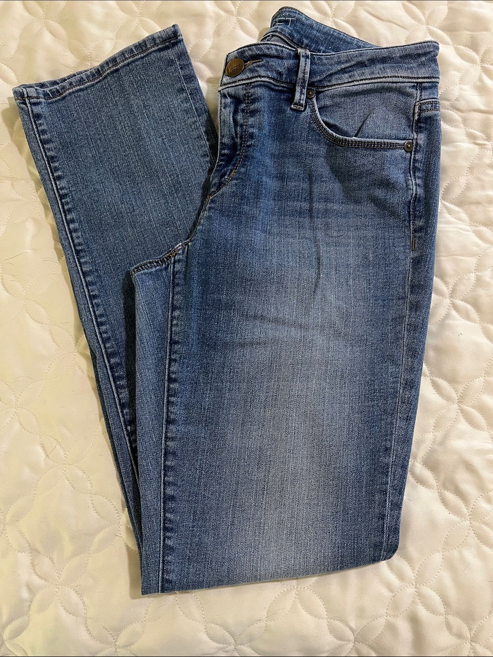 LOFT Curvy Straight Leg Jeans in Well Worn Medium Blue Wash